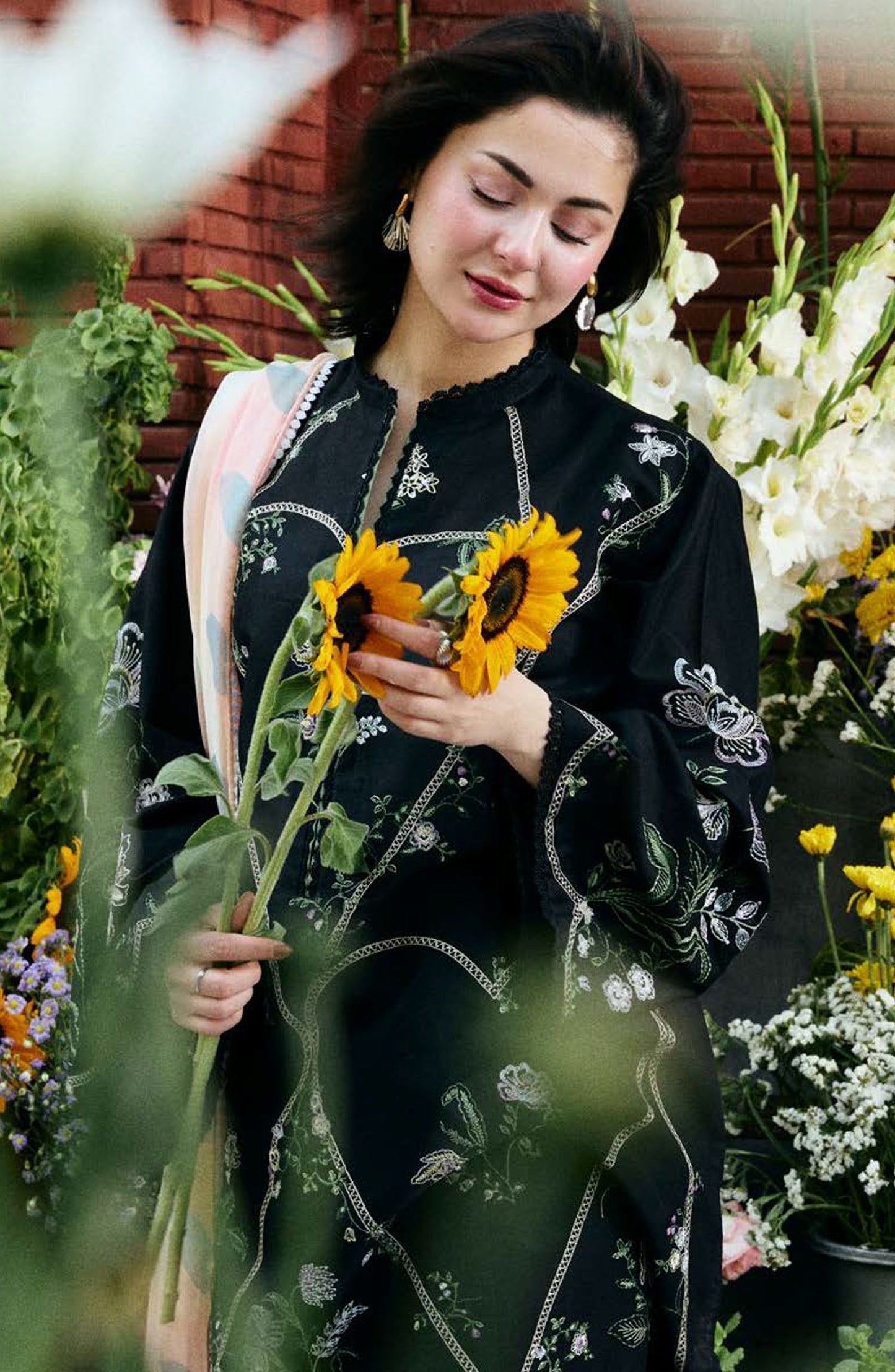 ZARA SHAH JAHAN - 3PC DHANAK EMBROIDERED SHIRT WITH PRINTED SHAWL AND PLAIN TROUSER