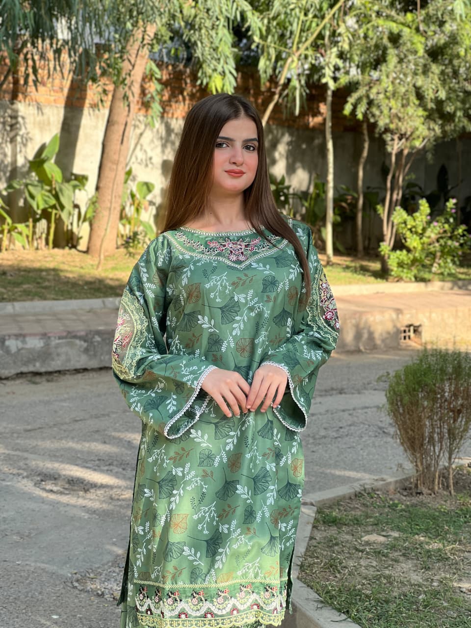 WAFA EMBROIDERY 2PC (FARSHI) READY TO WEAR