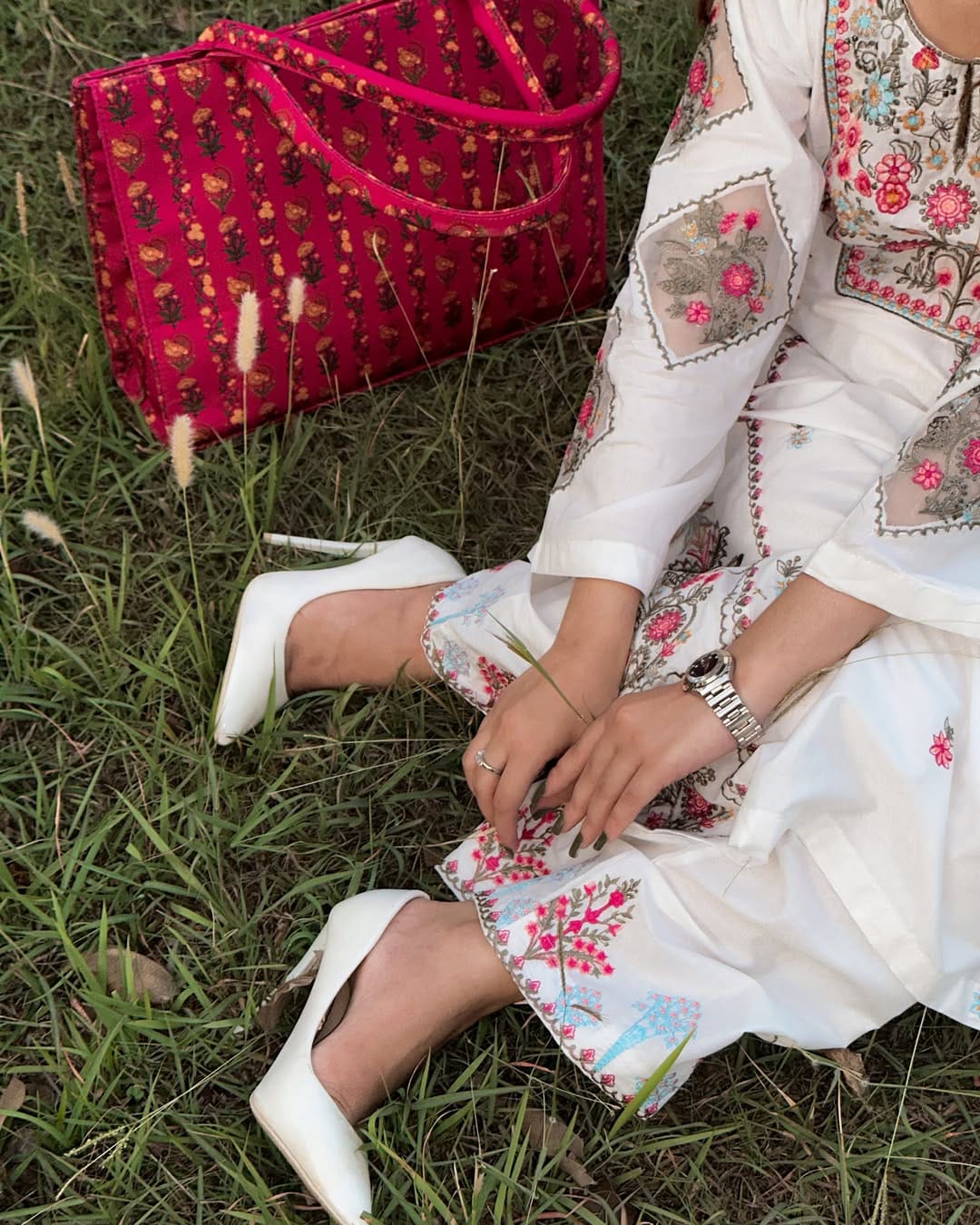 PREMIUM WHITE DOVE EMB 2PC