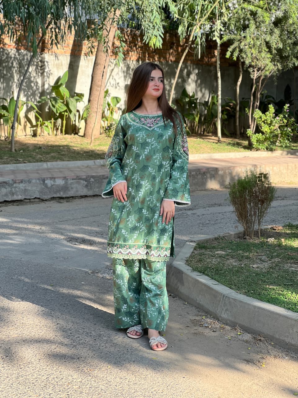 WAFA EMBROIDERY 2PC (FARSHI) READY TO WEAR