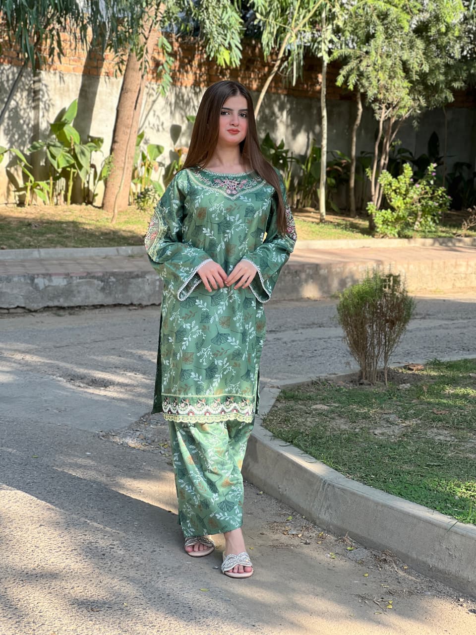 WAFA EMBROIDERY 2PC (FARSHI) READY TO WEAR