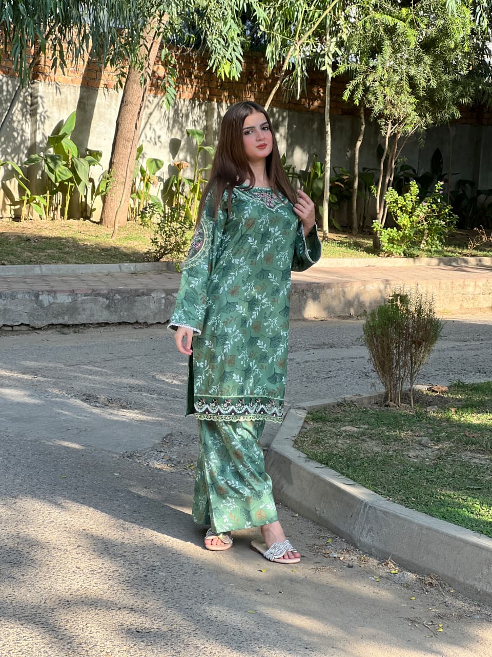 WAFA EMBROIDERY 2PC (FARSHI) READY TO WEAR
