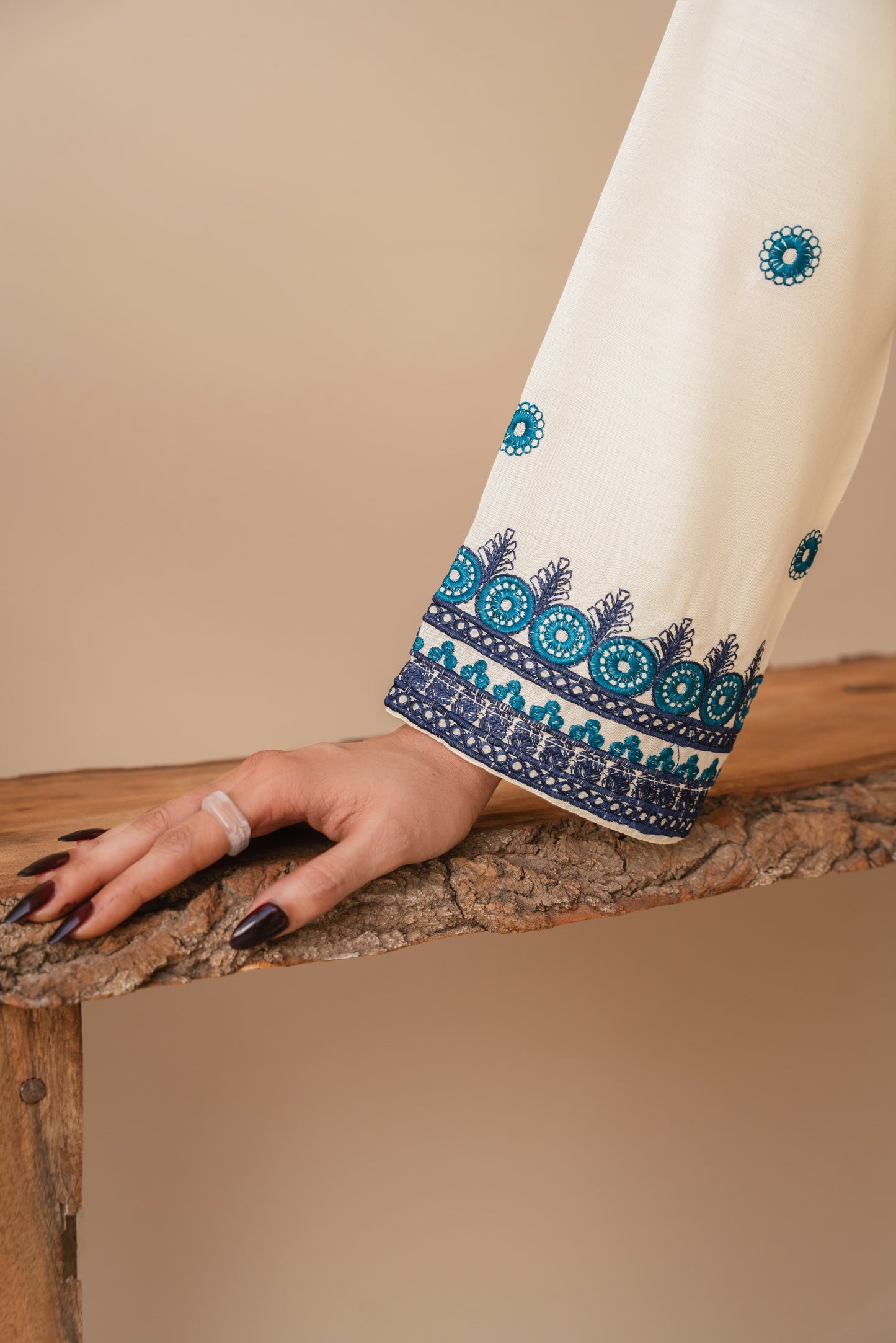 NOOR ELEGANCE EMBROIDERY 2PC